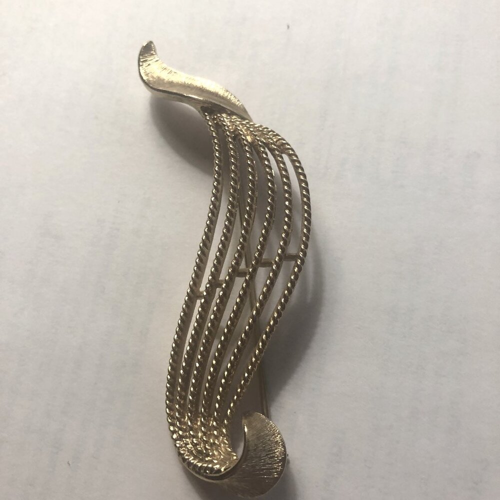 Vintage Monet gold toned scroll pin
